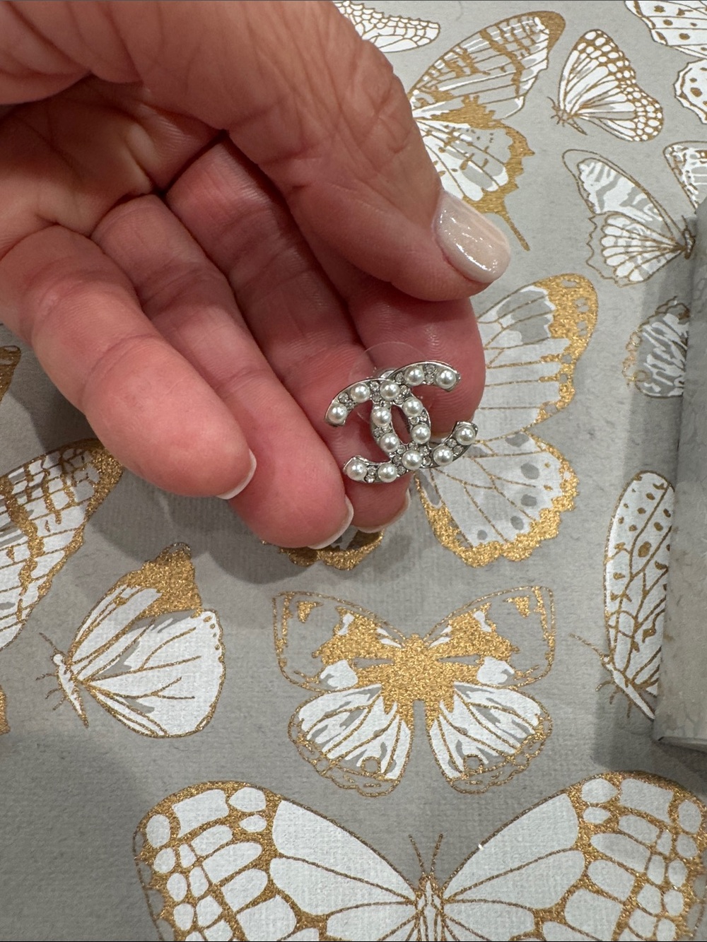 Pearl Accent Interlocking Logo Stud Earrings - White Pearls
